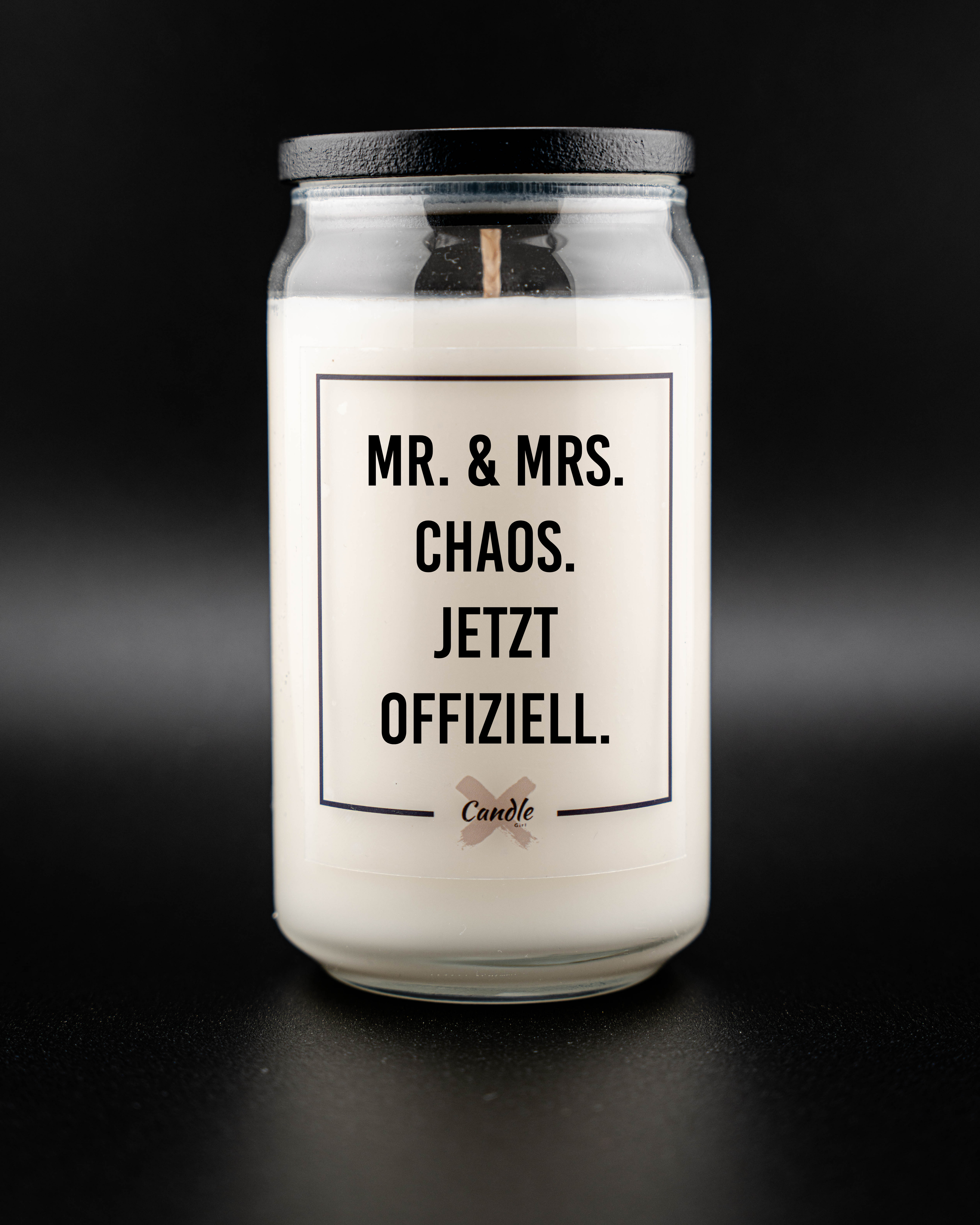 Kerze mit Spruch | MR. & MRS. CHAOS. JETZT OFFIZIELL.