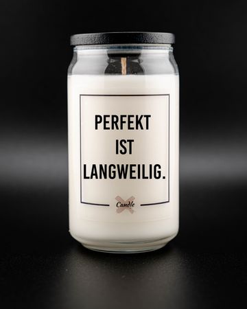 Kerze mit Spruch | PERFEKT IST LANGWEILIG.